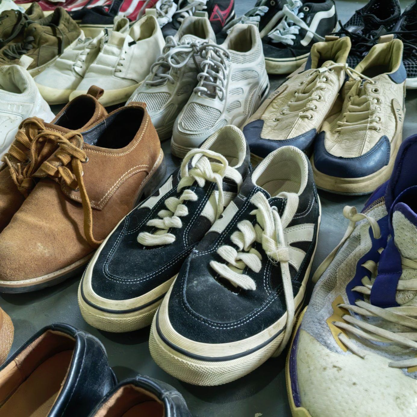 Sale in Stock Non-Slip High-Top Second Hand Men's Shoes for Outdoor Sport