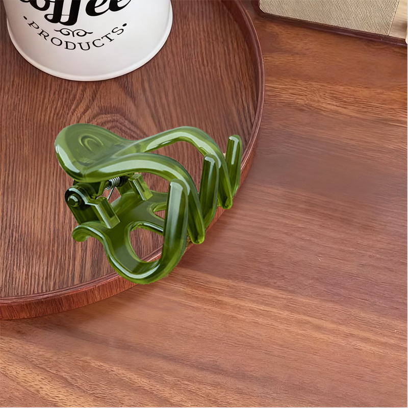 Wholesale Multiple Candy Color for Girl Fashionable Small Size Plastic Hair Claw Clips Small Size Shark Clip Retro Ladies Half Clip