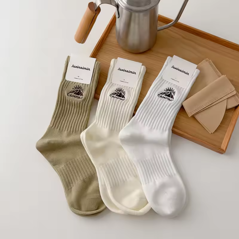 Factory Embroidered Logo Cotton Socks Customizable