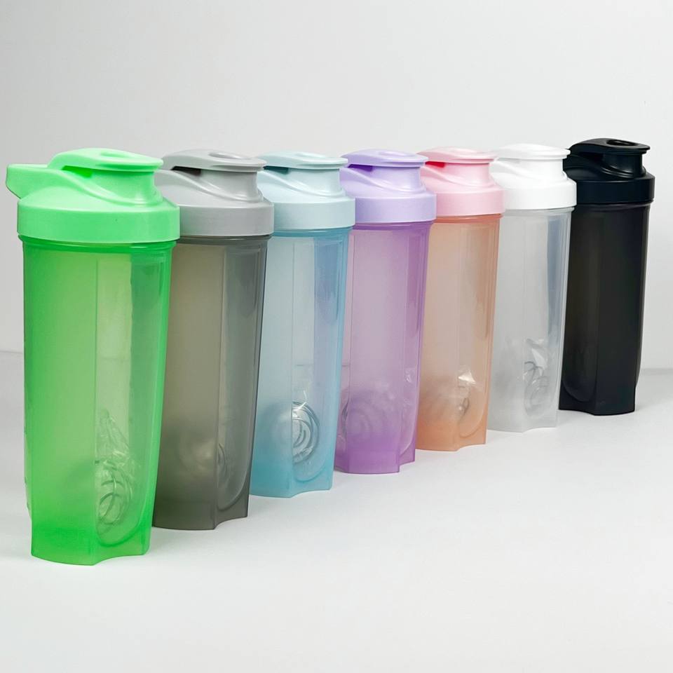2024 New Trend Portable Dropshipping 700ml Shaker Bottle Plastic Plastic Sports Water Bottle Personalized Protein Shaker Bottle