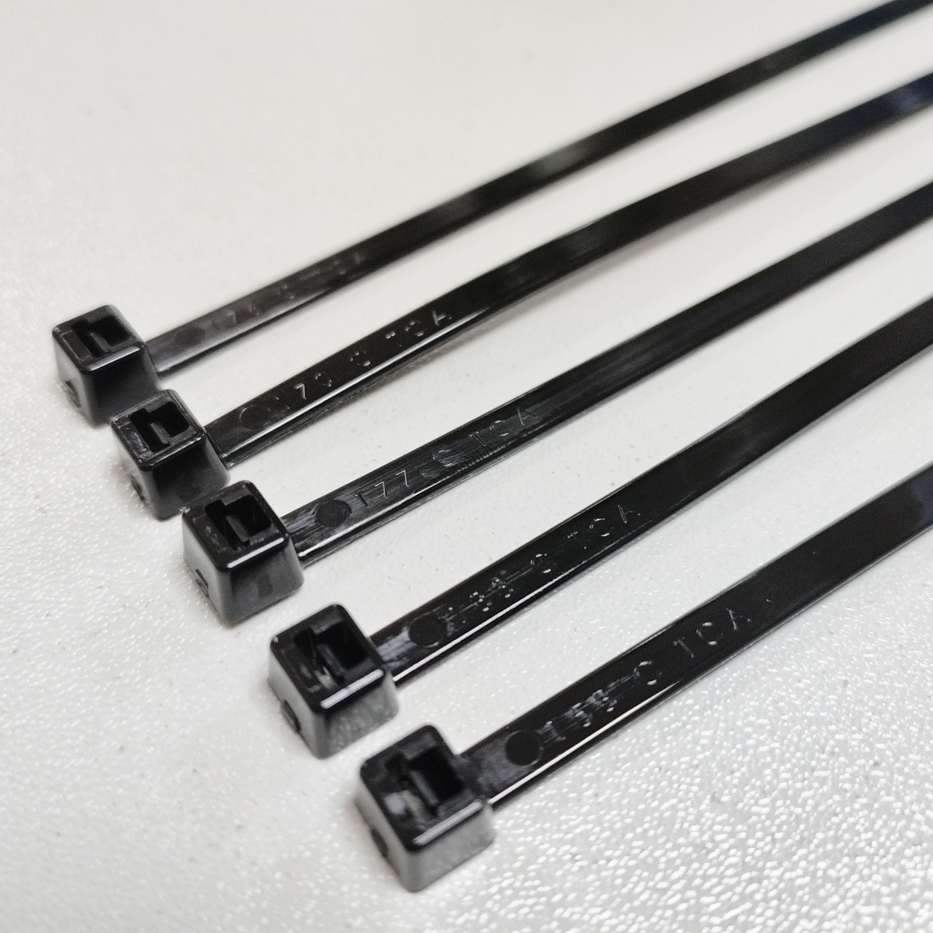 100PCS 4.6mm X 200mm Hellermanntyton Cable Black Nylon Ties Lift Hooks Colour Tags