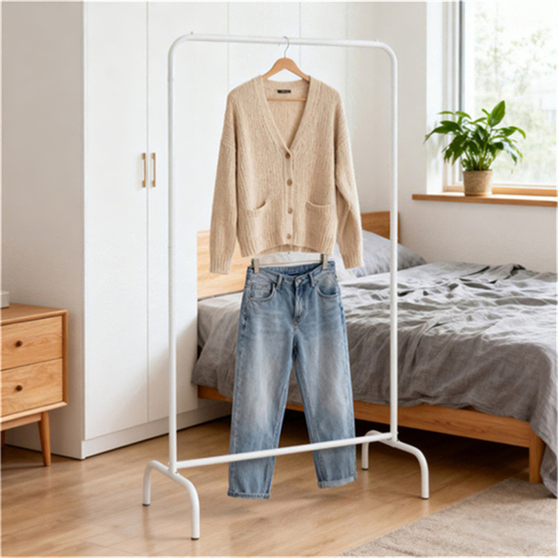 The Latest Design of a Single Pole Clothes Rack Meets Daily Clothing Storage Needs