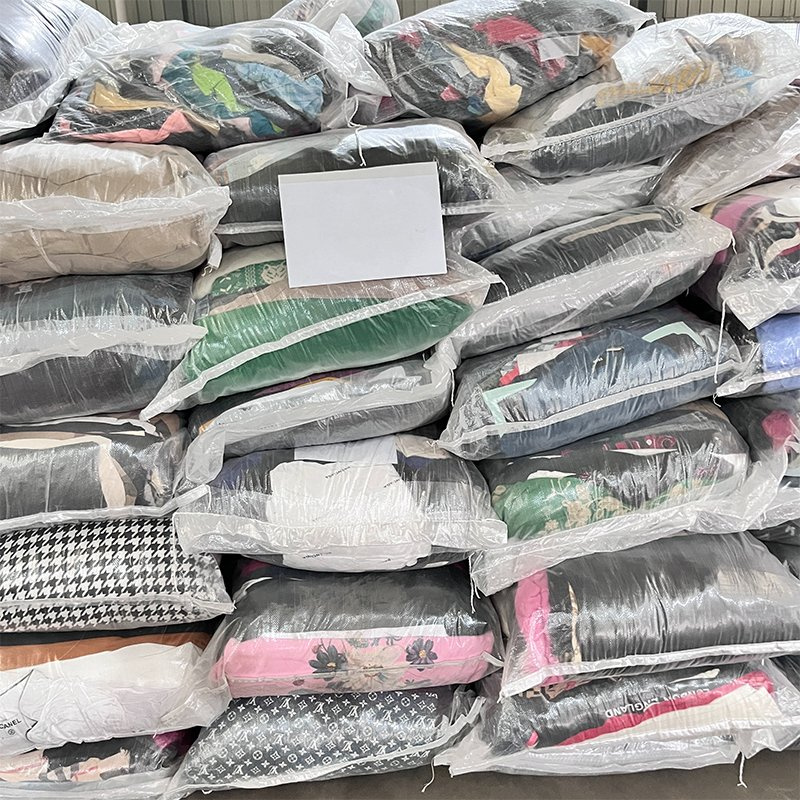 Trendy Secondhand Fashion Apparel All Season Mixed Lot for Resale Thrift Export