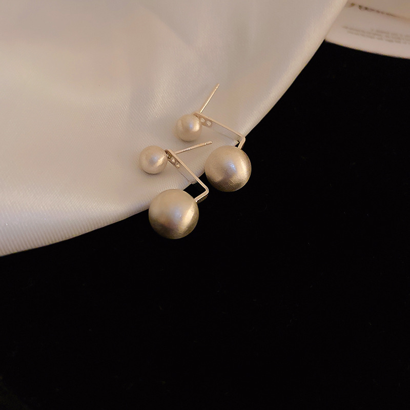 Silver Needle Premium Feeling Silver Geometric Beads Heart Earrings Niche Personalized Earrings Cold Wind Earrings