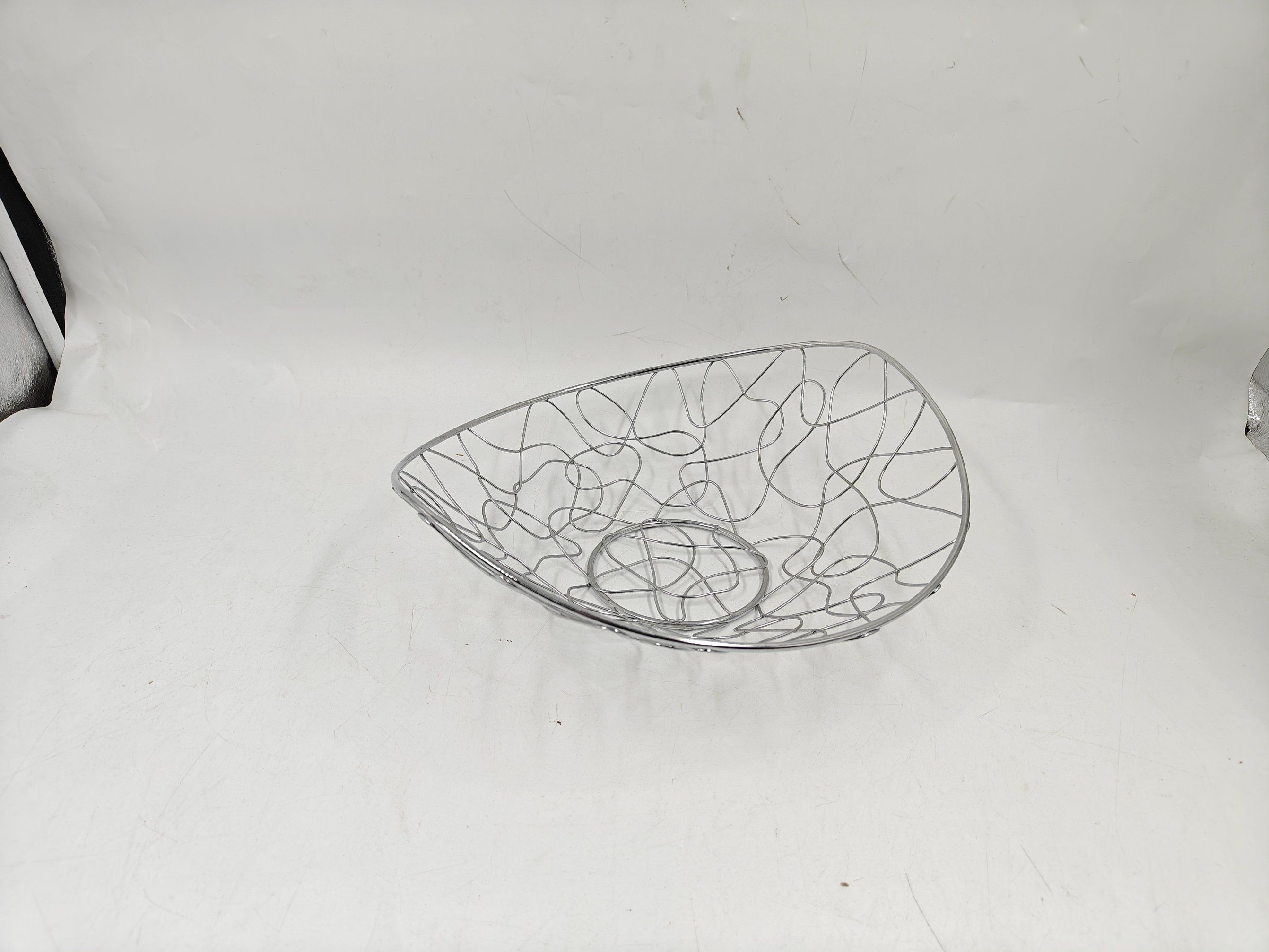 Stylish Iron Fruit Basket Fruit Display Basket for Living Room and Kitchen