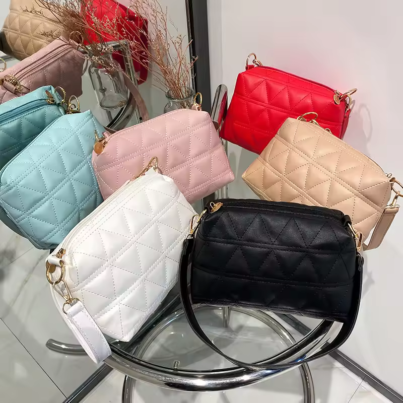 2022 Factory Wholesale Chain Purse Lingge Fashion Crossbody Ladies Cheap Latest Hand Bags