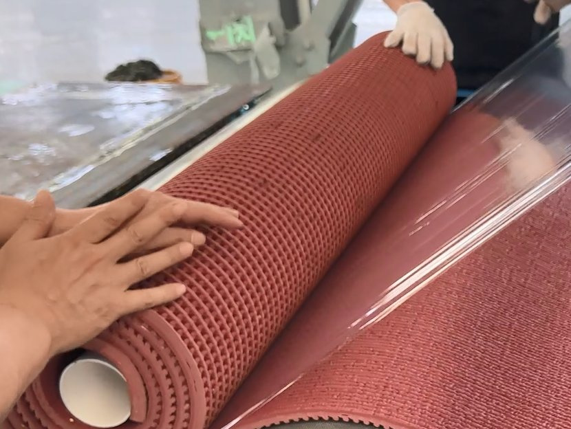 Factory Price Litchi Pattern Corn Pattern Prefabricated Rubber Track Customizable Impact Cushion Mat