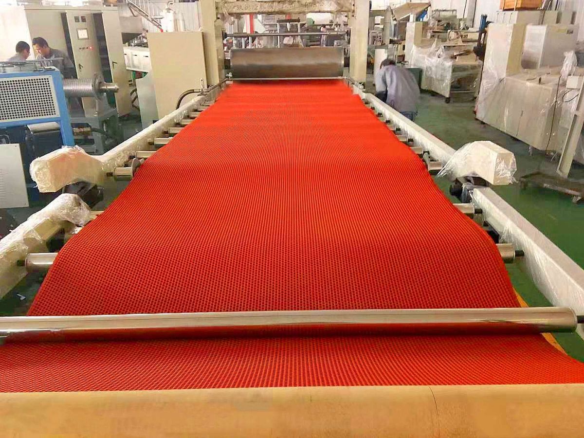 Prefabricated Plastic Runway, Good Elasticity, Environmental Protection and Easy Installation