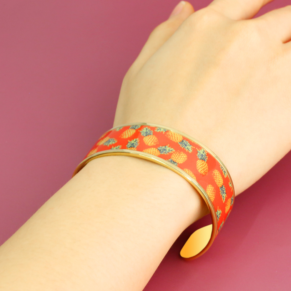 Hengdaxin New Stock Interesting Playful Personalized Fruit Pattern Pineapple Women′ S Gold Bracelet
