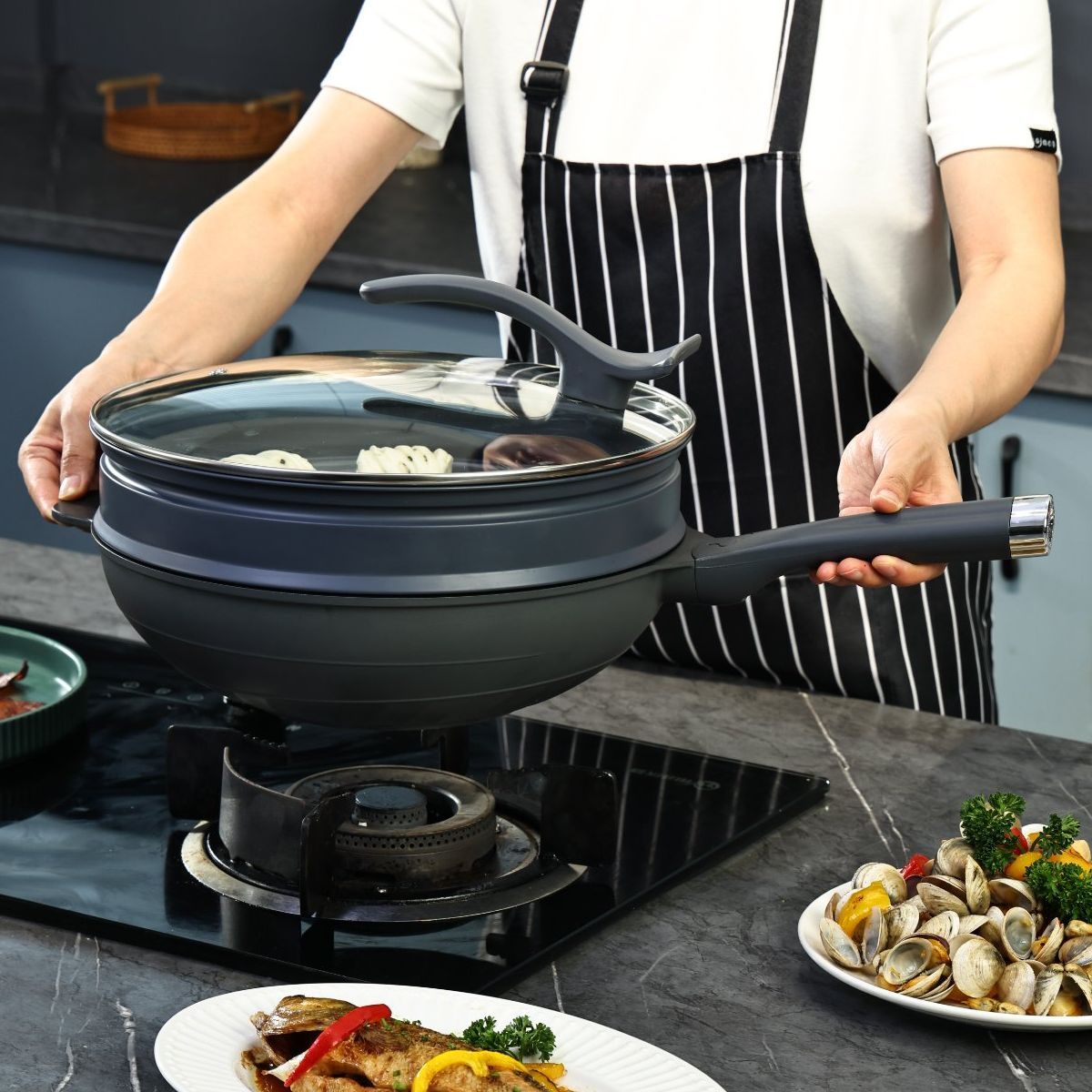Multifunctional Non-Stick Wok with Steamer Basket 32cm
