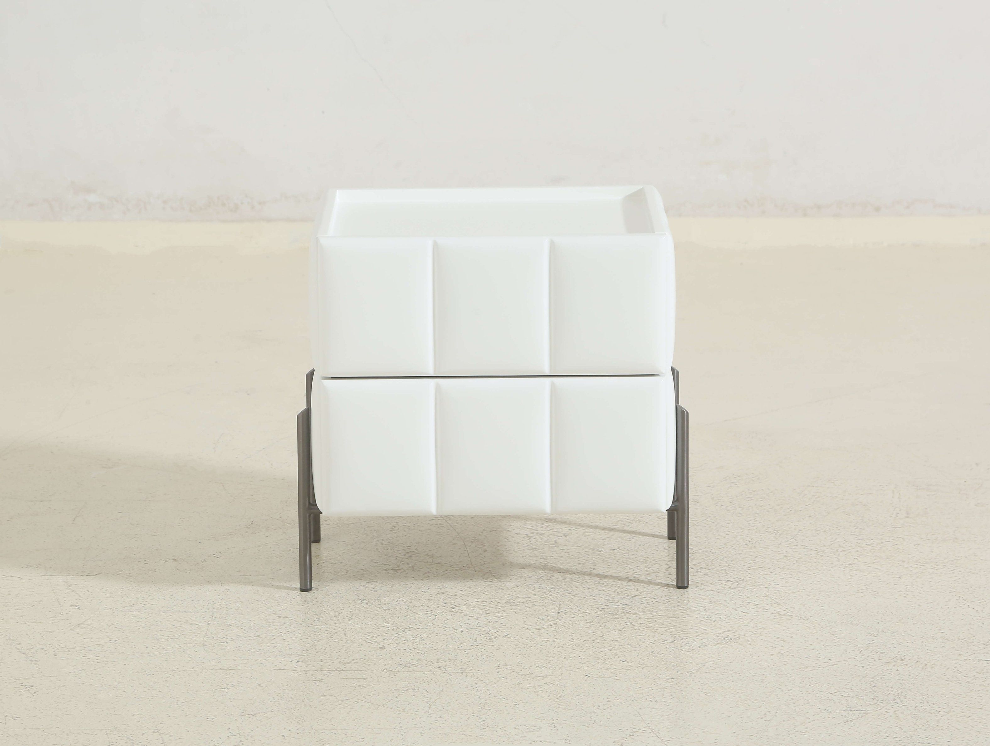 Italian Minimalist White Wooden Bedside Storage Cabinet New Arrival 2024 for Bedroom Hotel Use High Foot Design for Home