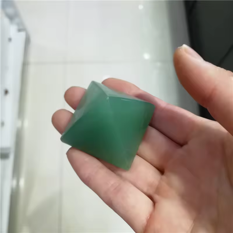 Natural Green Aventurine Jade Crystal Pyramid Healing Gem Stone