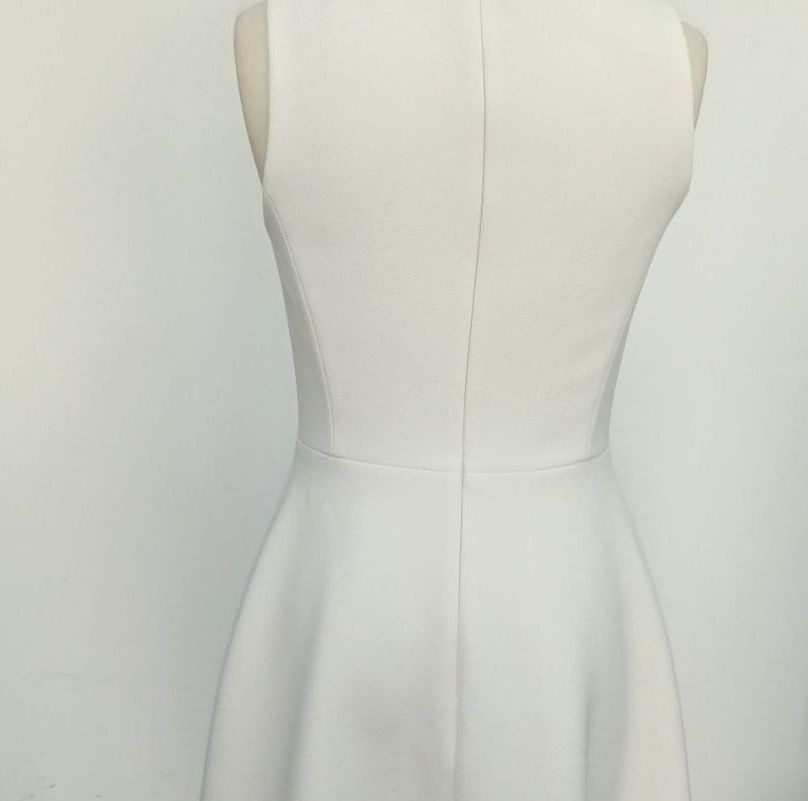 Simple Sleeveless White Party Elegant Ladies Fashion Dress