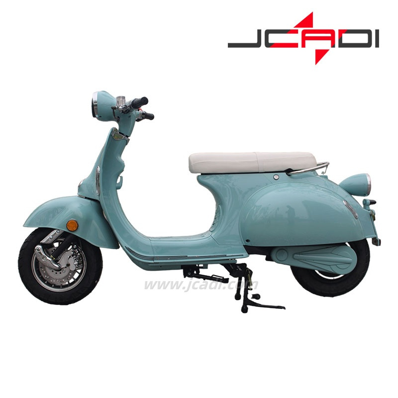 Stylish Fast Electric Scooter with Classical Design and Retro Features