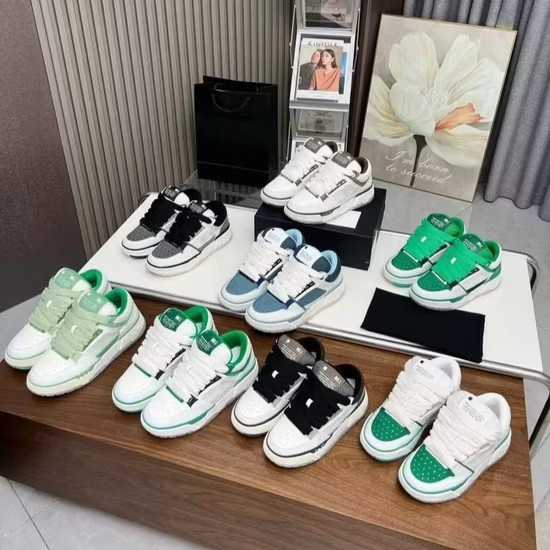 Designer Top Quality Leather Cowhide 2024 Spring Summer New Bread Shoes Couples Casual Sneakers Men Women Board Shoes Rock Style