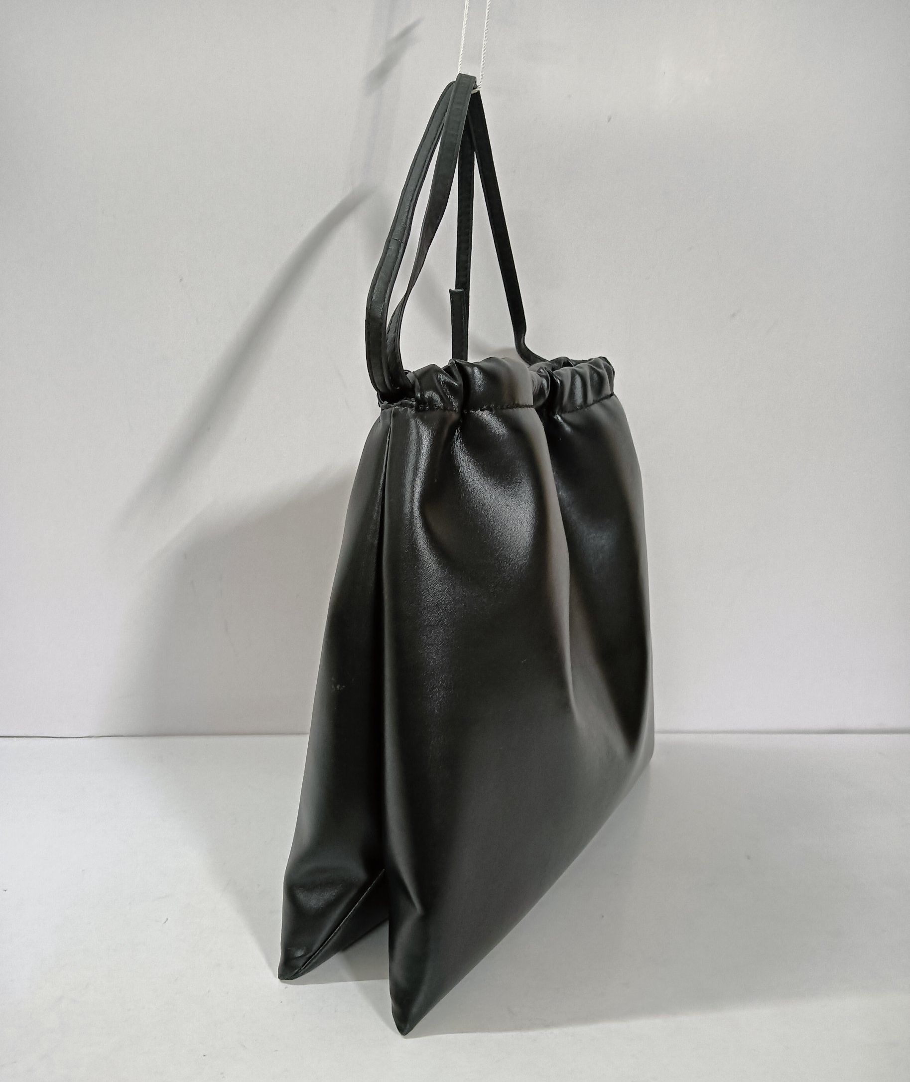 Premium Quality Real Leather Handbag for Fashion-Forward Individuals