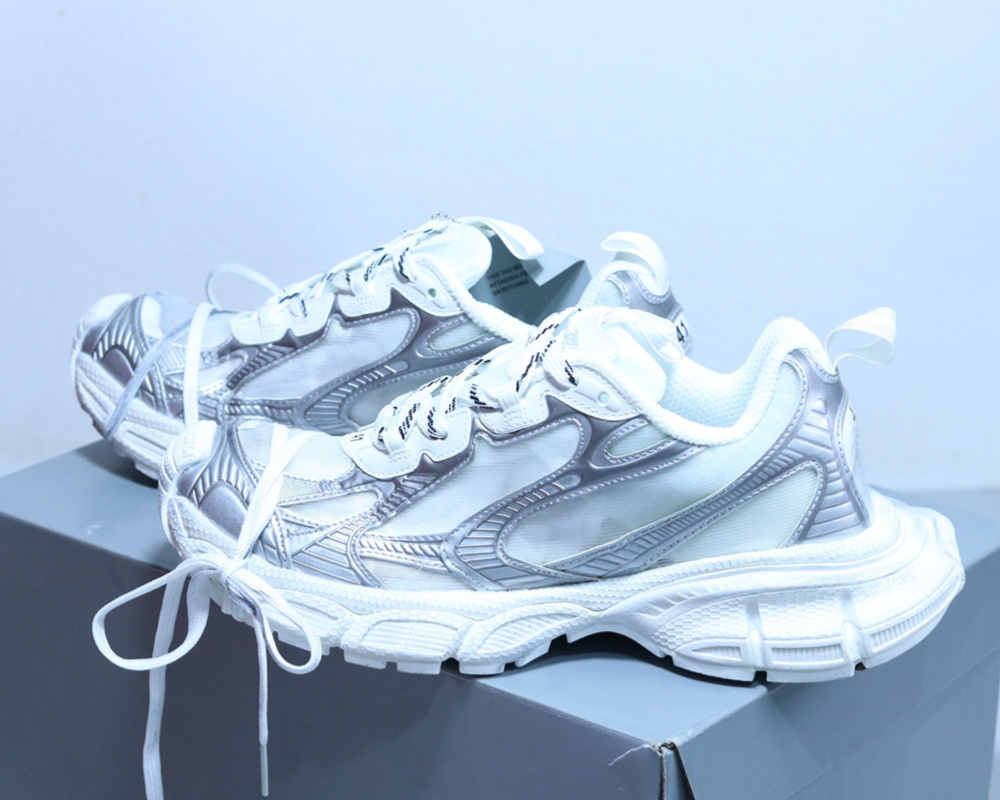 Luxurious Designer Shoes, 2.7kg, Boxed, Air & Sea Shipping Available