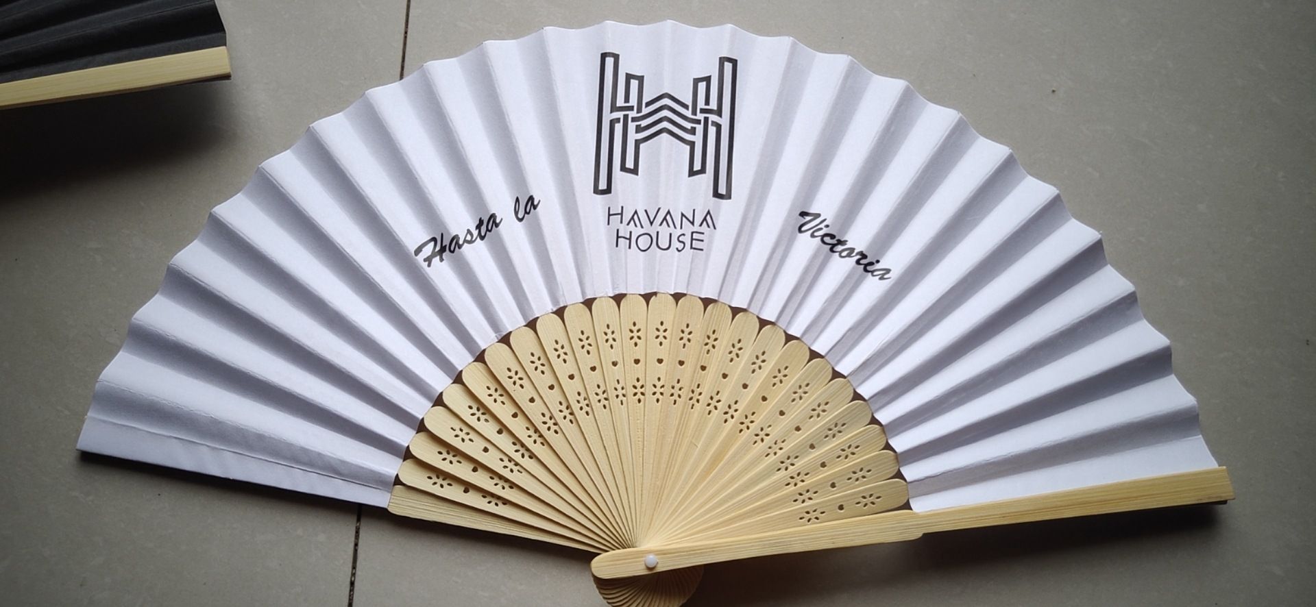 Chinese Traditional Paper Bamboo Hand Fan Personalized Fans for Wedding Holding Fans