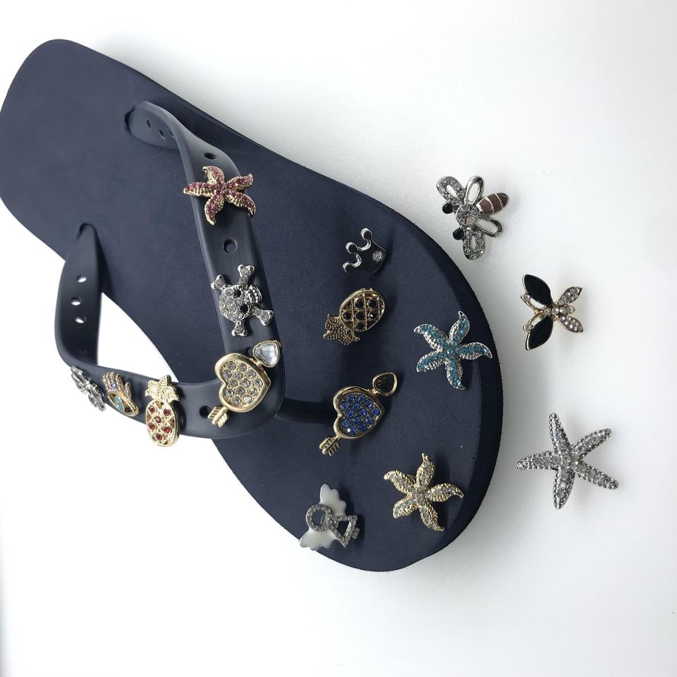 2025 Popular Custom Zinc Alloy Gold Rhinestone Pineapple Flip Flops Charms Shoe Stud Accessories Environmental Friendly Diy