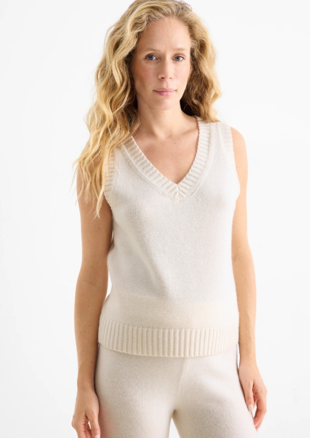 Cozy Women's Knit Blouse Sweater Featuring Turn-Down Collar and Button Placket