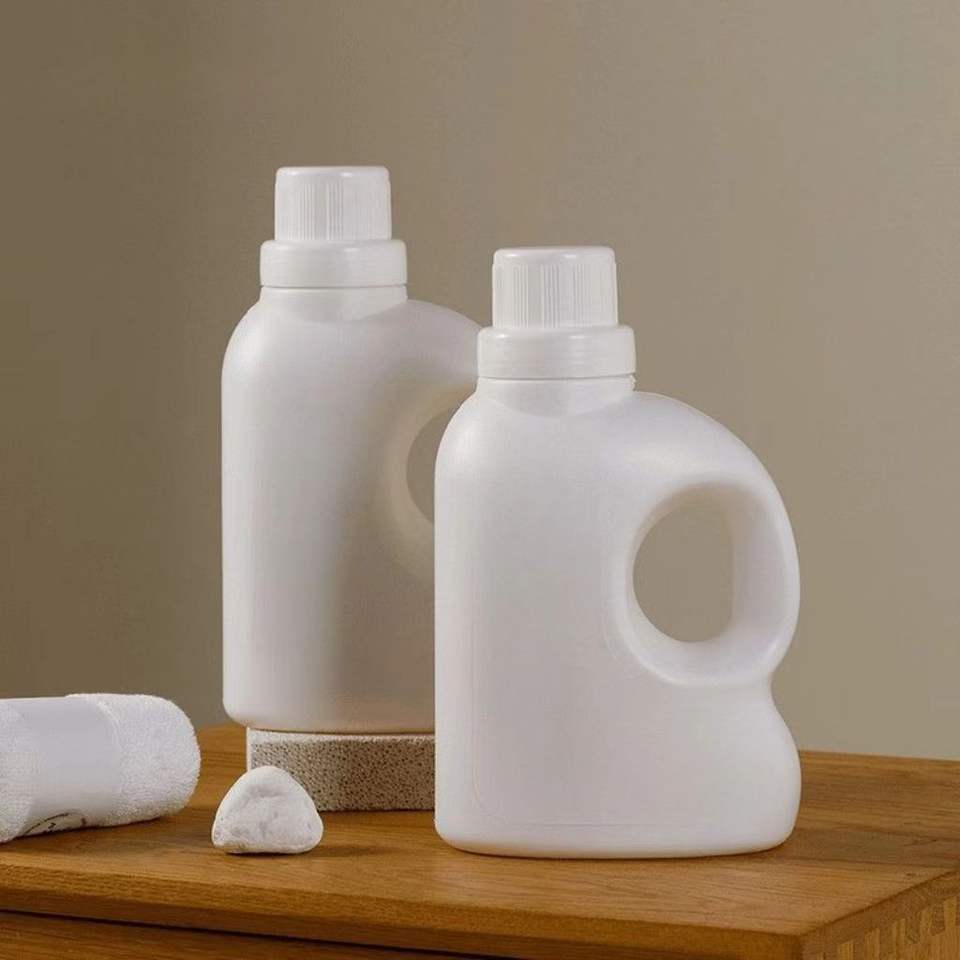Manufacturer's Best Price 1 Liter Empty Plastic Bottle for Laundry Detergent Packaging Pump Seal Bulk Quantity Available
