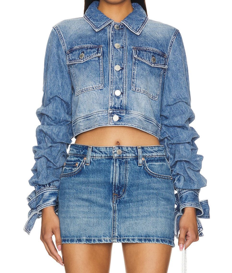 Classic Blue Jeans with Distressed Detailing for Everyday Wear