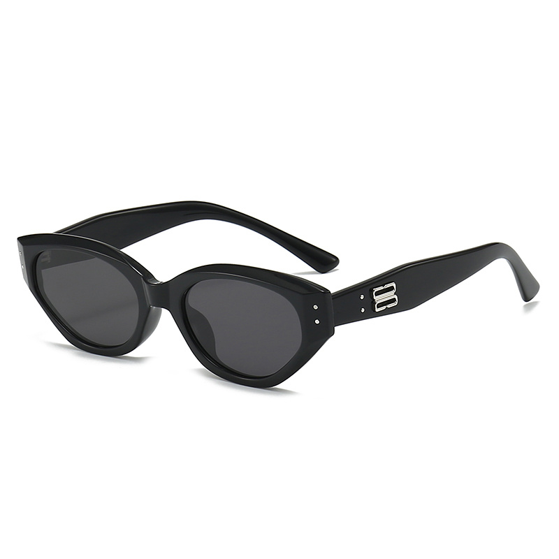 Trendy Vintage Square Sunglasses for Women with UV Protection