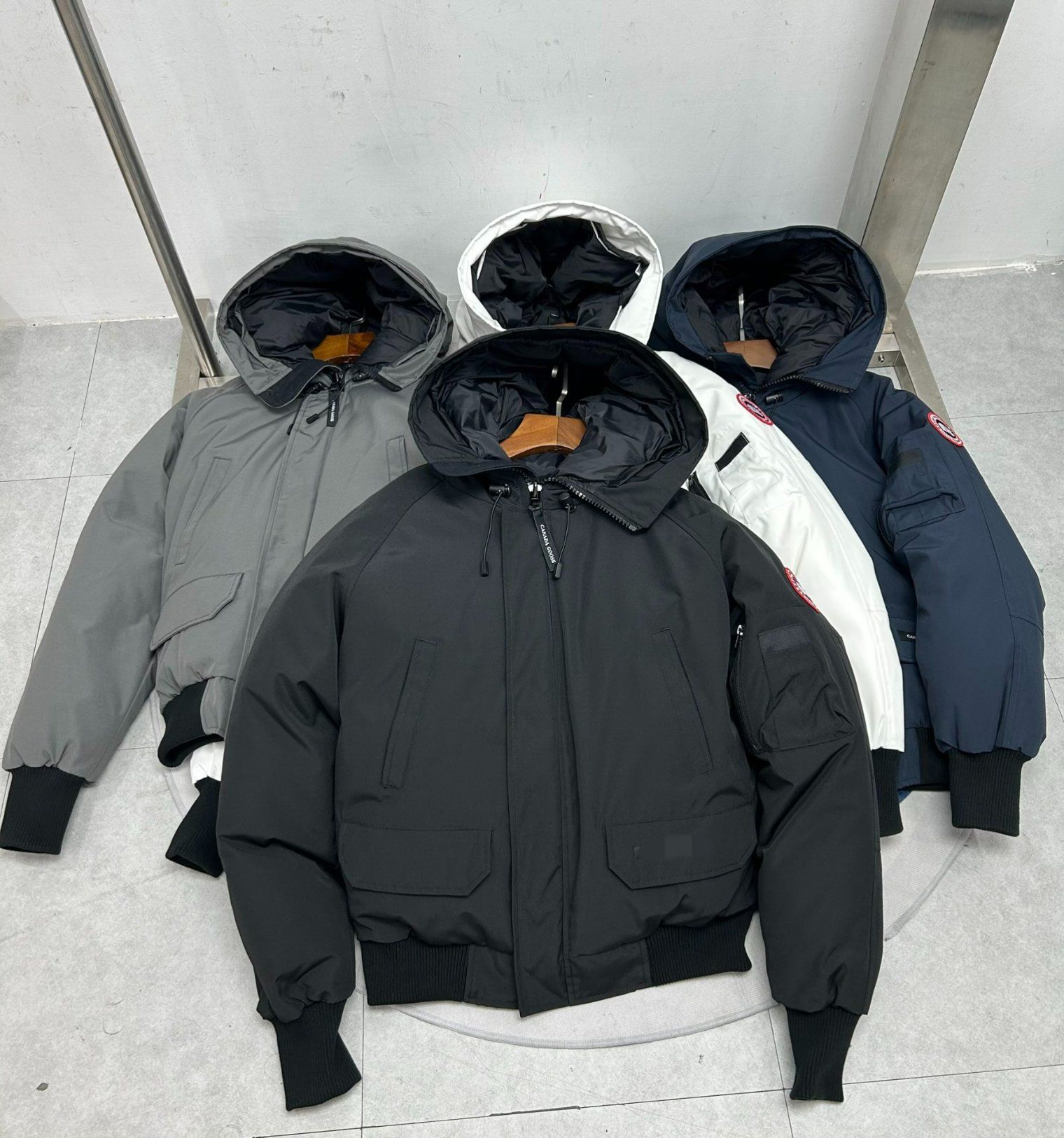 E2050m Short Thick Warm Windproof Unisex Winter Jacket - Luxury Style for Men From Canada