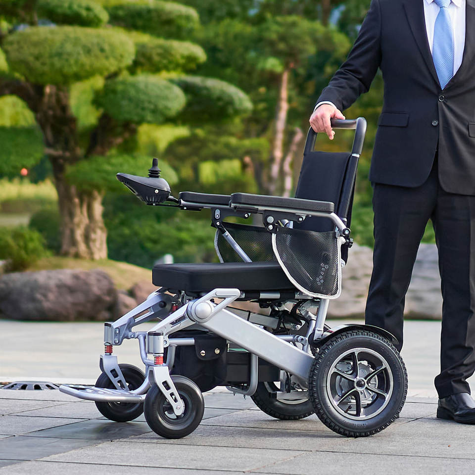 Lightweight High Strength Smart Wheel Chair Folding Off Road Remote Control Disabled Motorized 4x4 Wheelchair