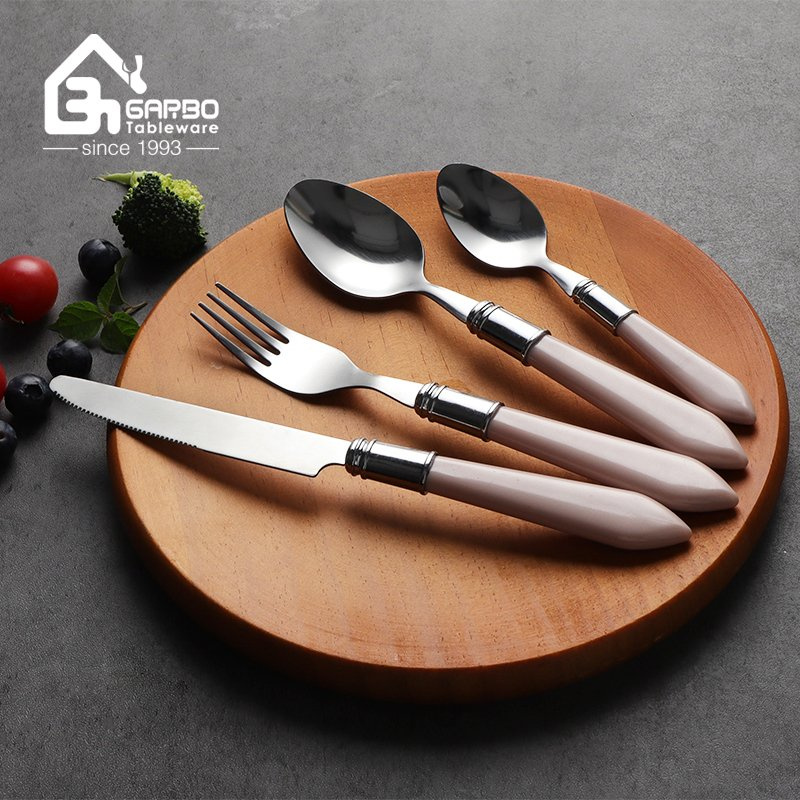 Factory Big Discount 16PCS Cutlery Set with Plastic Handle Fork Spoon Flatware Dinner Set