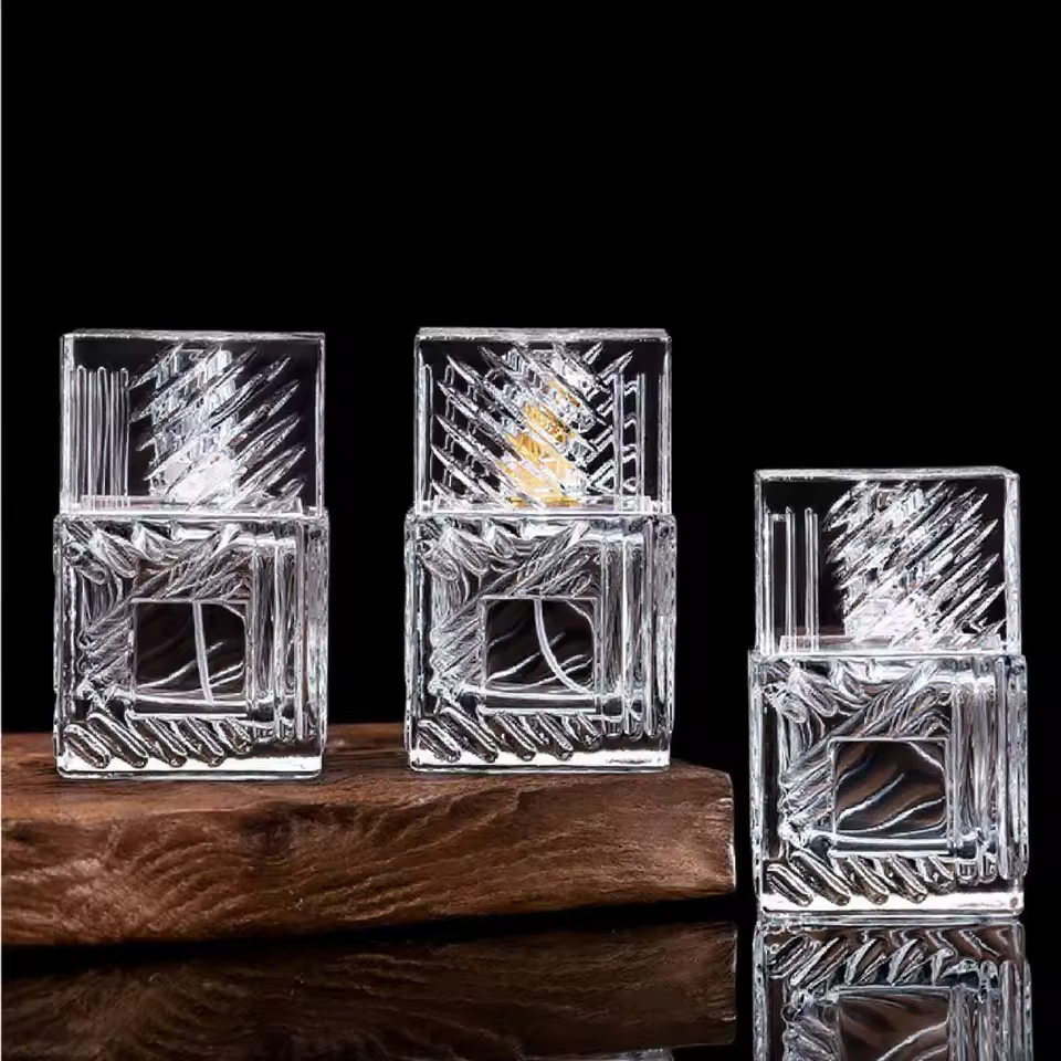 Daxin Luxury 100ml Square Perfume Glass Bottles Raised Design Glass Cap Bulk Empty Spray Packaging Screen Printing Surface