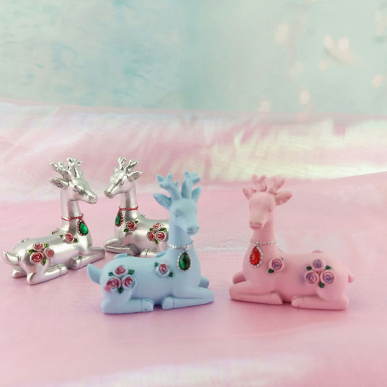 Wholesale OEM Christmas Home Decoration Resin Animal Statue Miniature Deer Elk