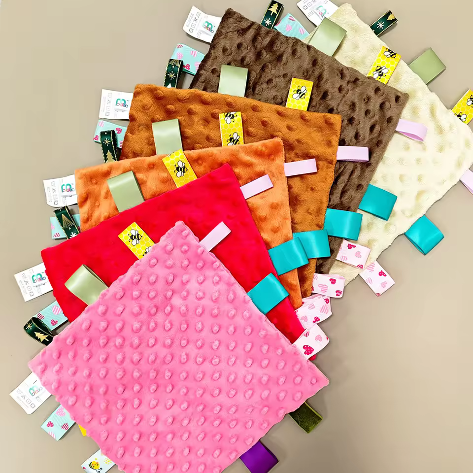 2025 New Kids Plush Towels With Ribbons Toddler Comfortable Tissue With Rattle Baby Sleeping Blanket Comforter Towel