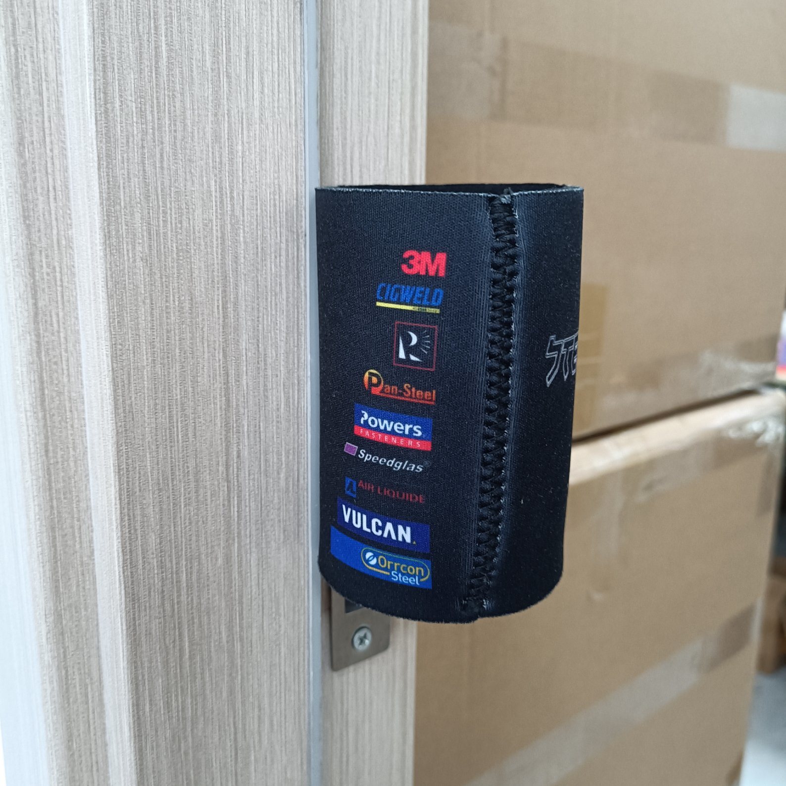 12oz Magnetic Holder/Can Cooler/Stubby Holder Neoprene Beer Drink Beer Can Cooler Sleeve