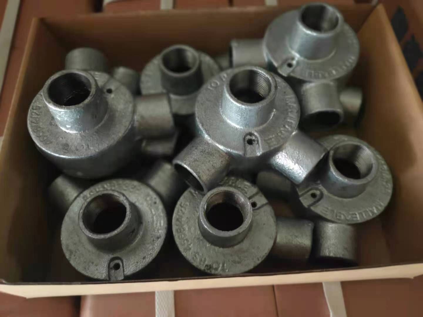 BS4568/En61386 One Way Malleable Iron Back Outlets Circular Boxes 25mm