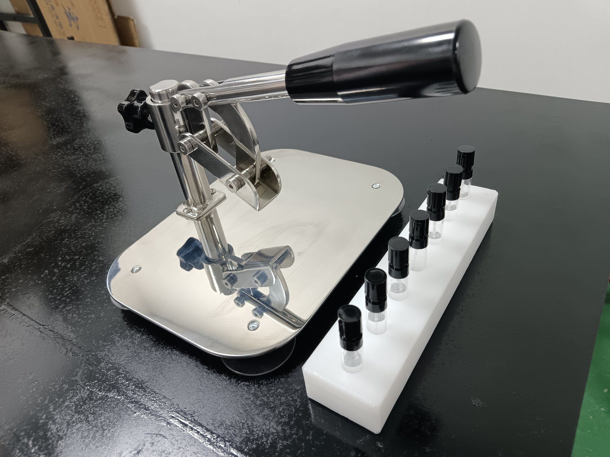 Fast Capping 1ml 1.5ml Manual Perfume Capper Hand Press Perfume Bottle Sealing Machine