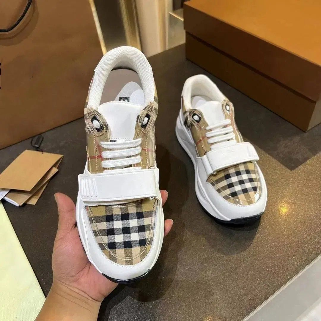 Designer Wholesale Flat Sneakers New Luxury Design Sneakers Latest Sport Breathable Walking Sport Shoes for Men and Women