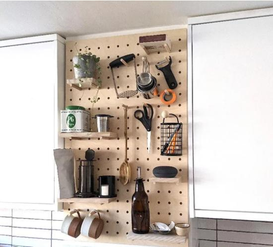 Hot Selling Wooden Pegboard Wall Display Shelf Accessories Pegboard Wall Mount Organizer for Home Interior Design and Decoration AA-2001-Ak.
