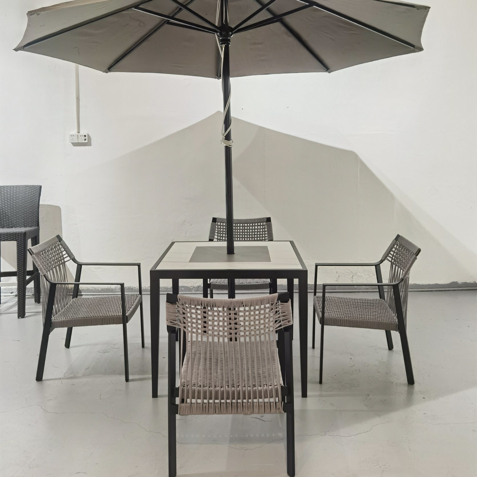 Guangdong Manufacturer Furniture Factory Indoor Stackable Modern Commercial Restaurant Hotel Aluminum Outdoor Rope Dining Chair and Stone Top Table