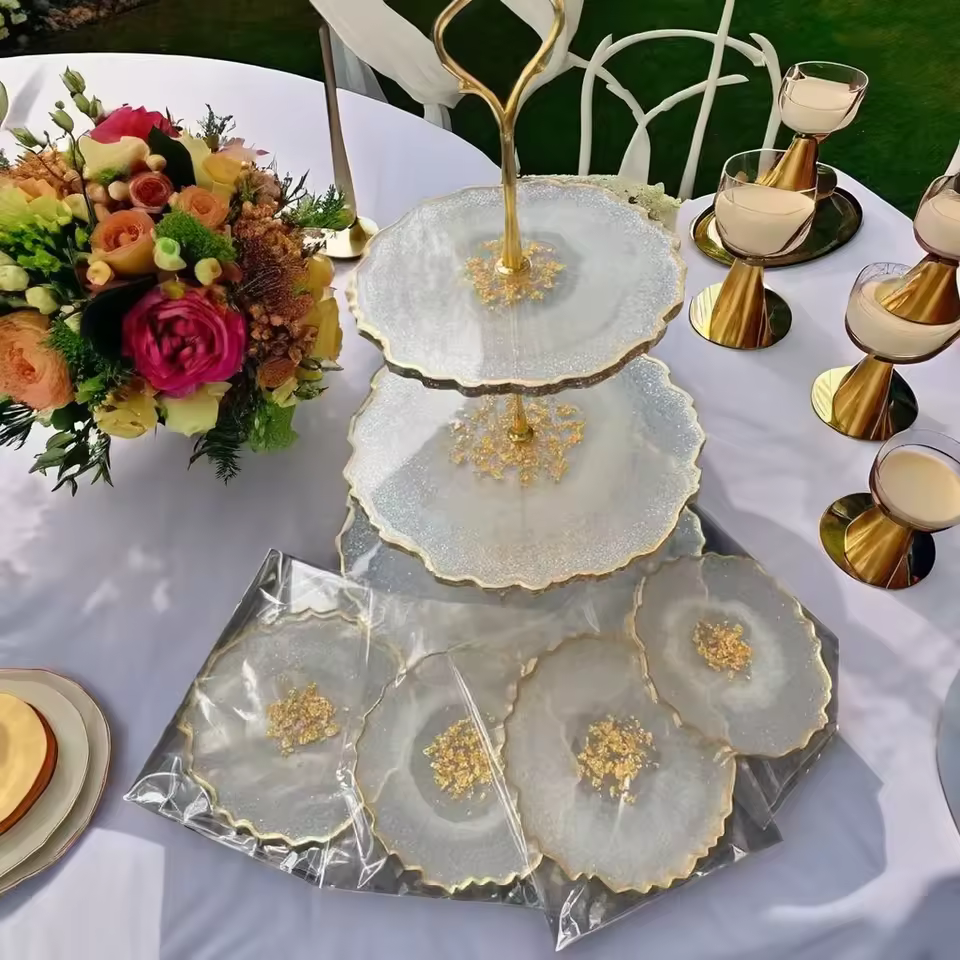 New Arrival 2025 Trendy Style Cake Dessert Stand Serving Eco-friendly Silicone Molds Round Tray Dishwasher Safe Wedding