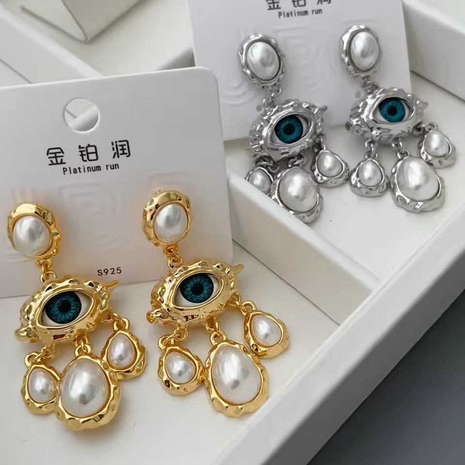 Latest Lady's Exaggerated Retro-style Big Eye Pearl Drop Earrings.