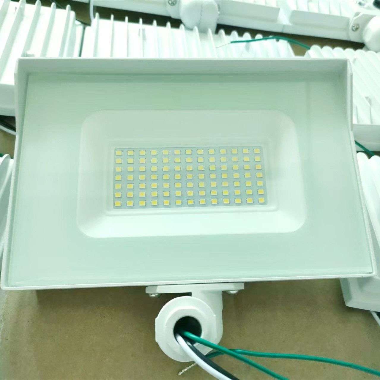 20 Year Manufacturer Industrial & Commercial Flood Lighting 30 Watt 40 Watt 50 Watt 60 Watt White Finish Aluminium New Patent Knuckle Outdoor Flood Lamp ETL CE