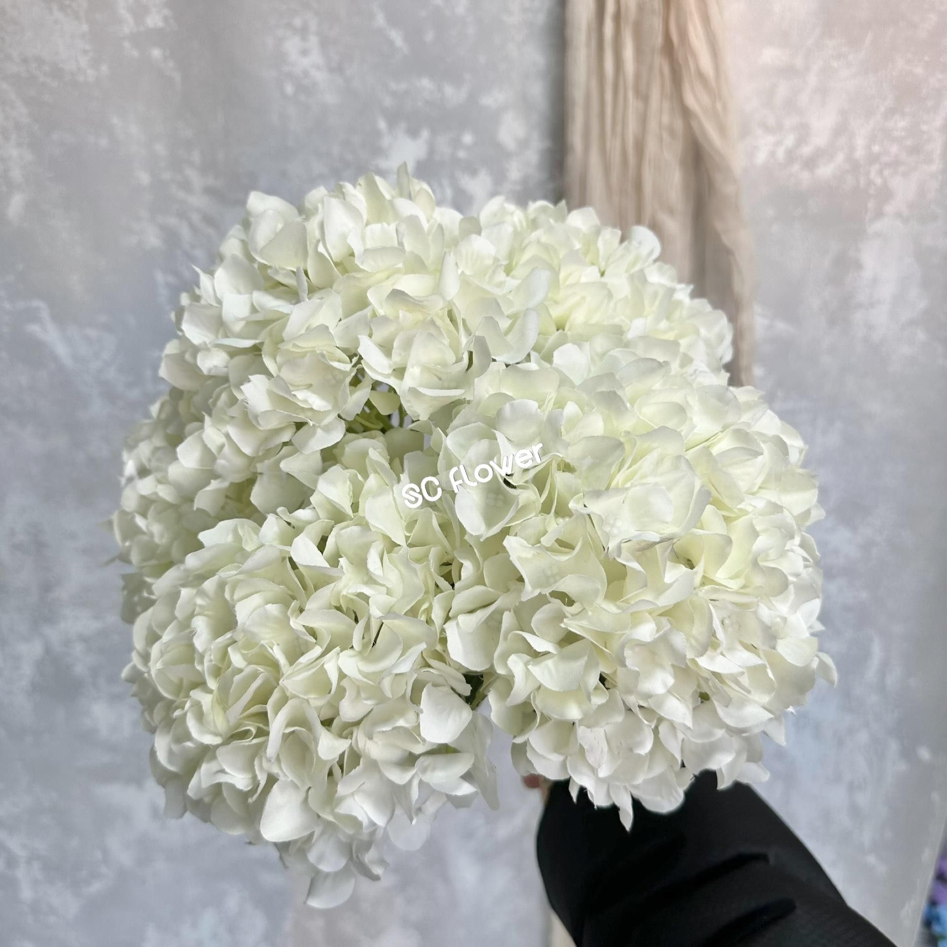 Wholesale White Realistic Bunch Hydrangea Silk Artificial Flowers for Home Wedding Living Room Decor