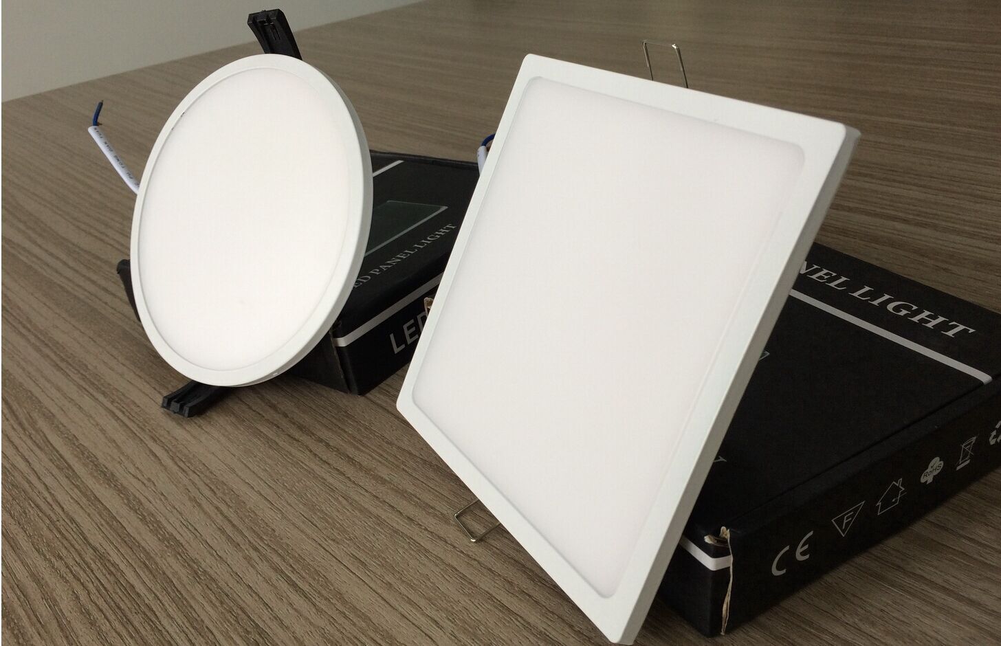 2016 Hot Sales Slim LED Ceiling Downlight Panel Light