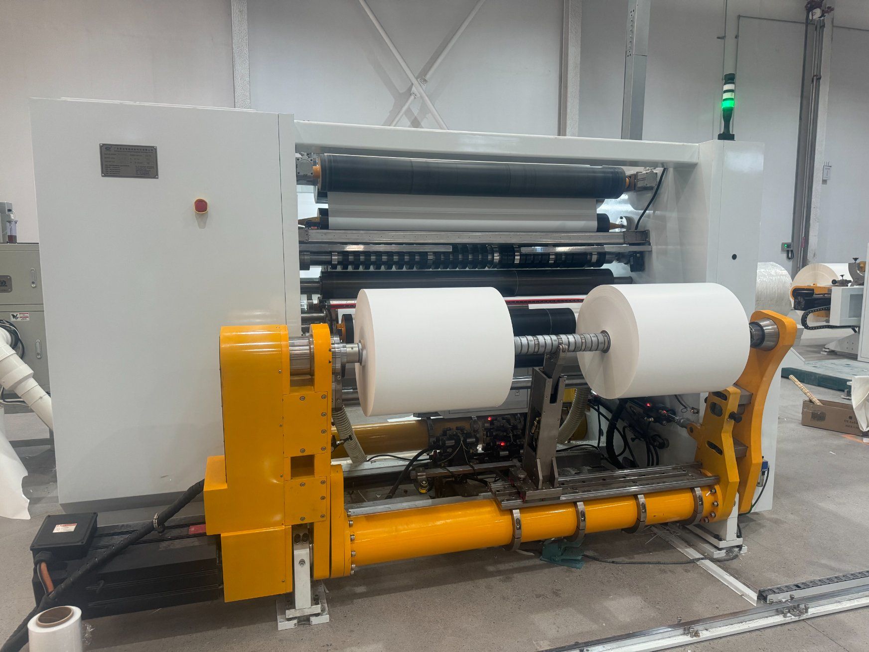 Thermal Label Sticker Self Adhesive Semi-Glossy Paper Label Jumbo Roll Label Printing