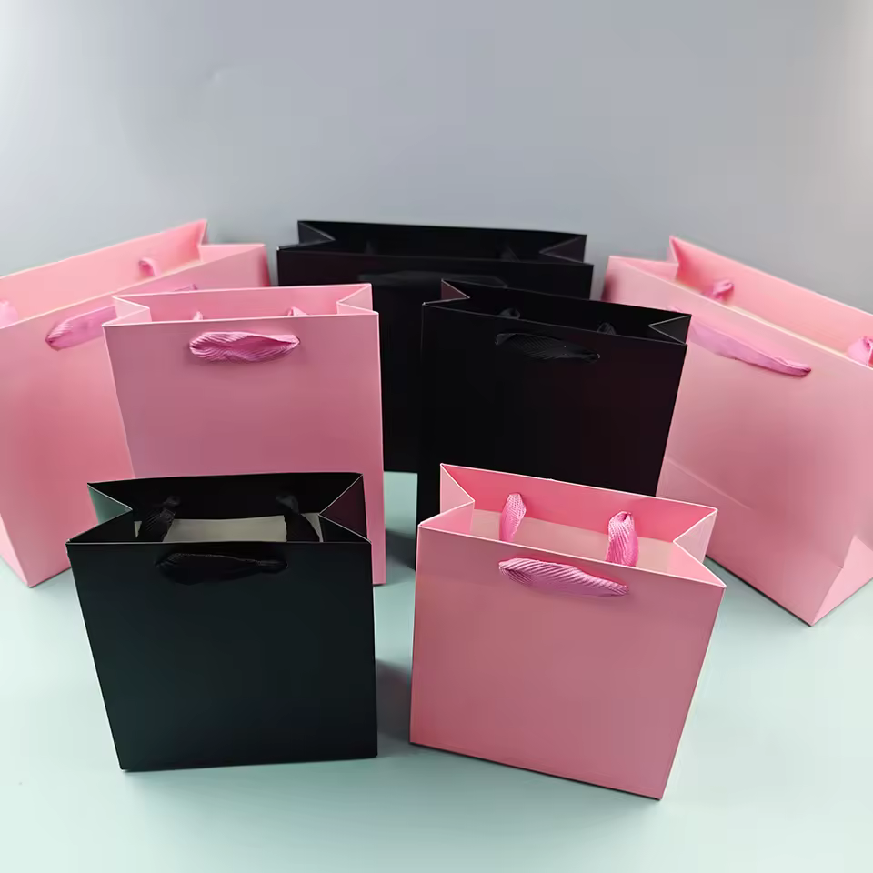High-end Luxury Gift Bags White Art Paper Cardboard With Ribbon Private Label Wholesale For Supermarket Use