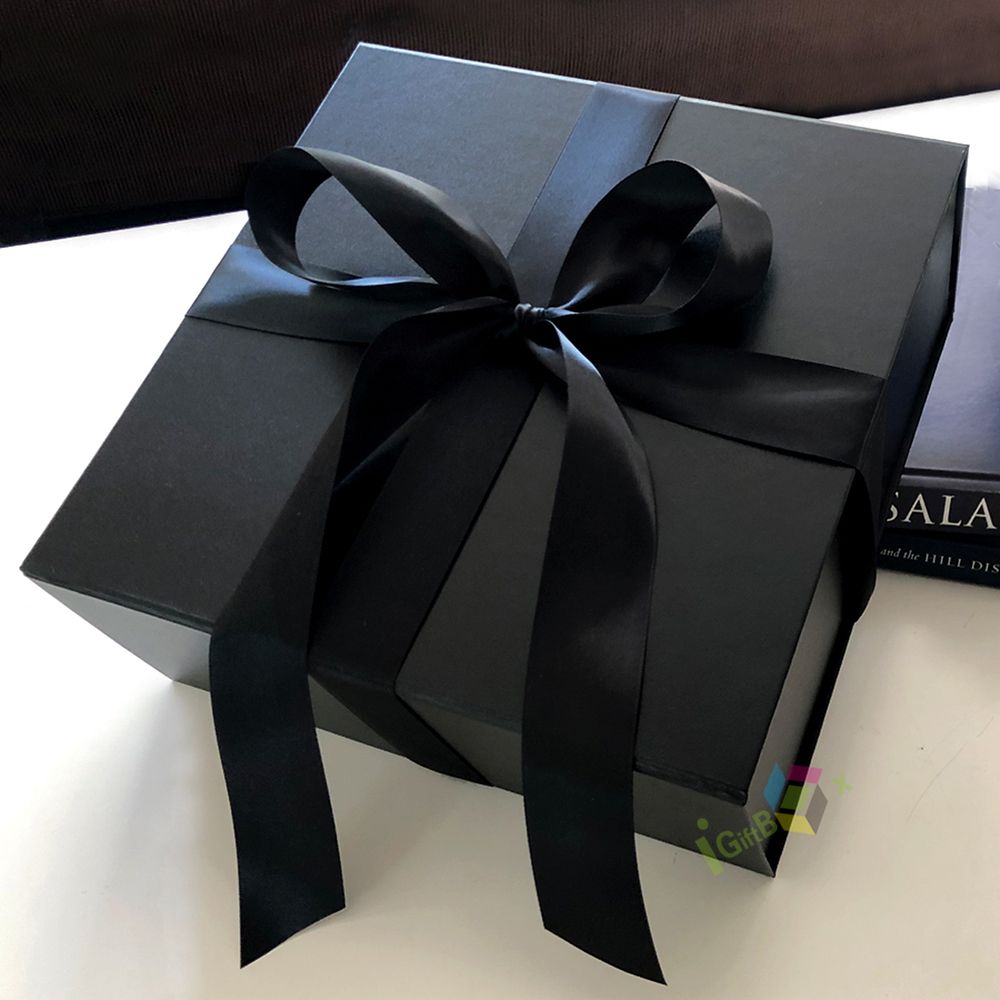Latest Design Black Matte Paper Gift Box with Ribbon Decorated