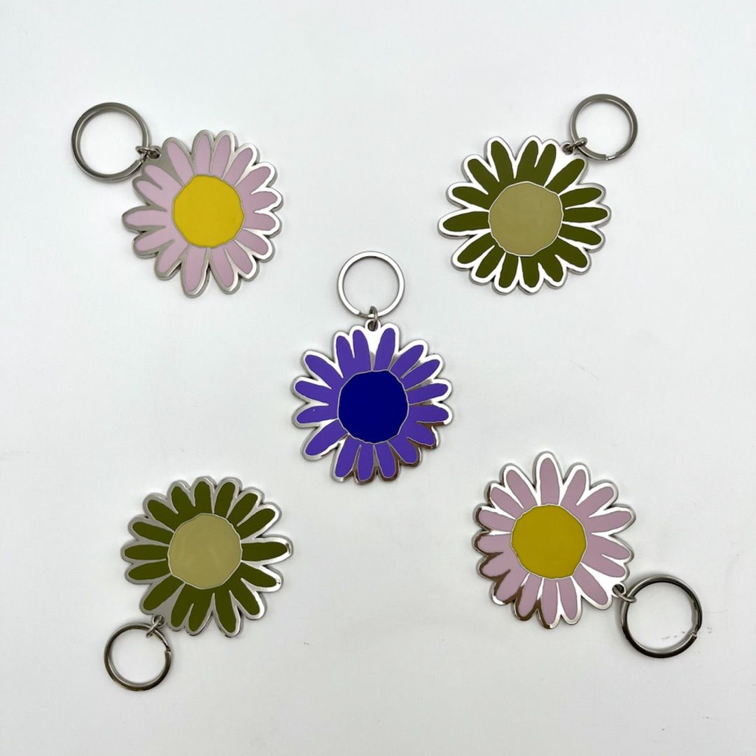 Metal Daisy Flower Key Chain Charms Sunflower Ball Keychain Bag Pendant Charms Keyring for DIY Craft Car Hanging Women Bags Decoration Gift