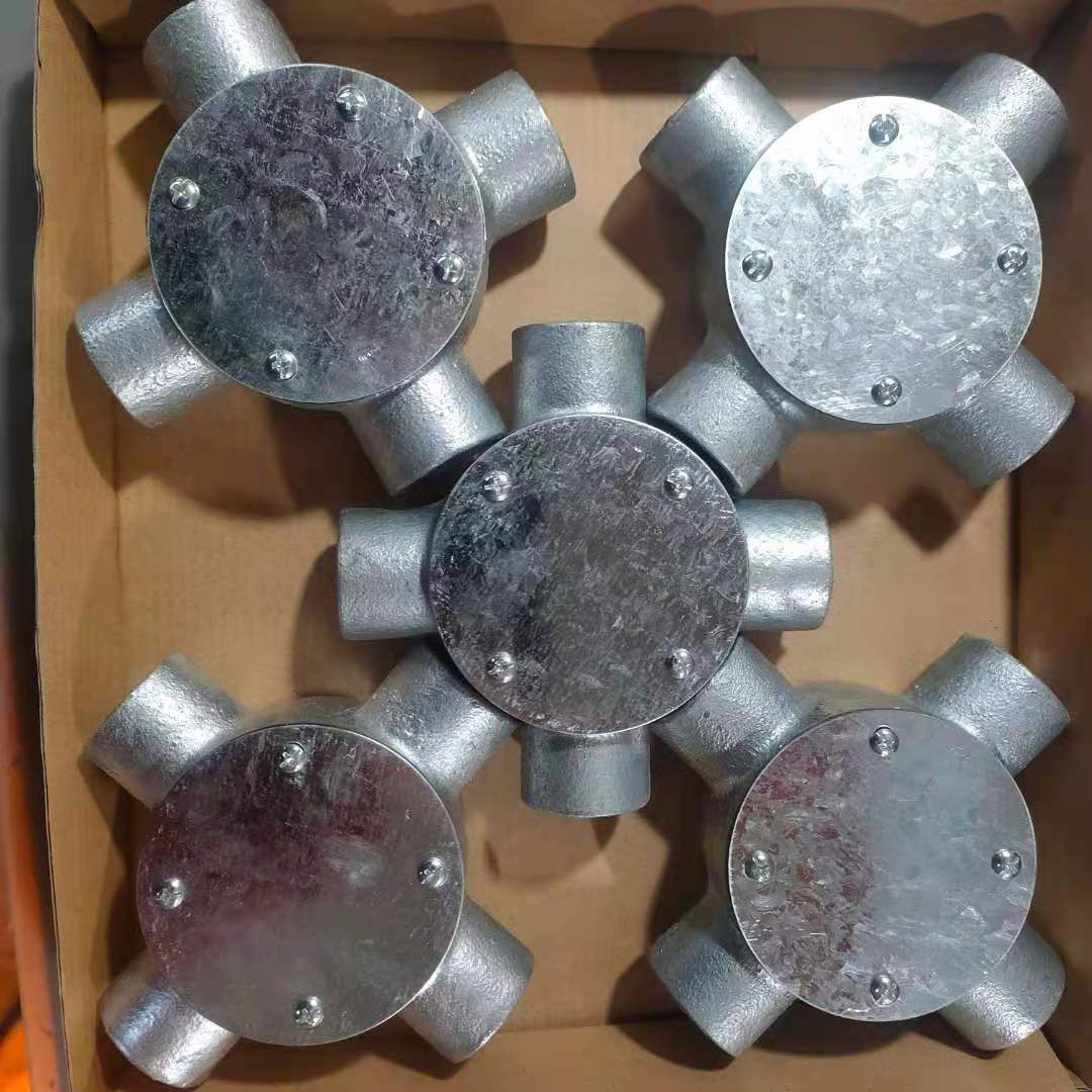 BS4568/En61386 20mm Intersection Boxes Four Way Steel Conduit Boxes