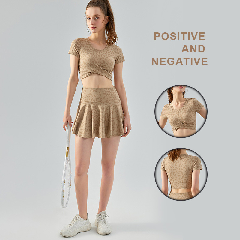 Dst524 Leopard Print Round Neck Women′ S Cross Hem Sports Padding Short Sleeve Nude Quick-Drying Yoga Crop Top